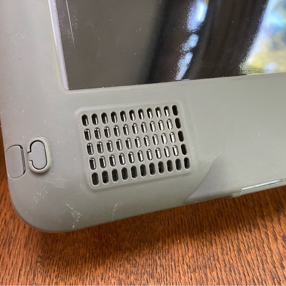 IPAD water tested protector, also snow,dirt,shockproof. Manual inside. - Picture 4 of 4